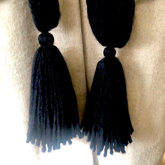 NWT Old Navy Sweater Knit Scarf with Tassles - Picture 2 of 4